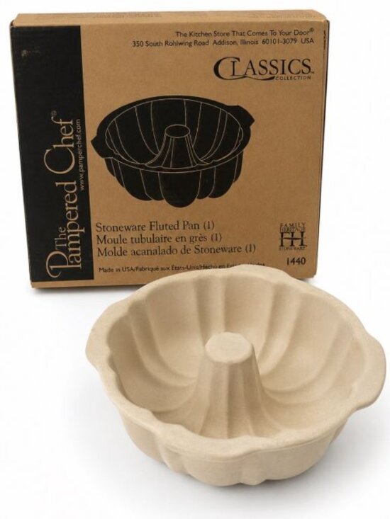 Pampered Chef Other - Pampered Chef Brown Stoneware Fluted Pan Box Art